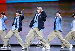 【フォト】RIIZE、ミュージカルのようなステージ