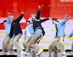 【フォト】RIIZE、ミュージカルのようなステージ