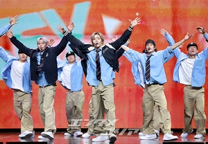 【フォト】RIIZE、ミュージカルのようなステージ