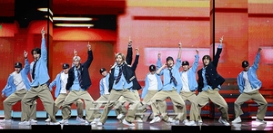 【フォト】RIIZE、ミュージカルのようなステージ