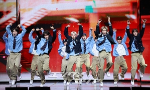 【フォト】RIIZE、ミュージカルのようなステージ