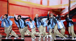 【フォト】RIIZE、ミュージカルのようなステージ