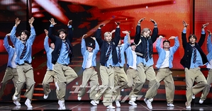 【フォト】RIIZE、ミュージカルのようなステージ