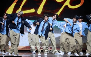 【フォト】RIIZE、ミュージカルのようなステージ