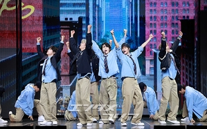 【フォト】RIIZE、ミュージカルのようなステージ