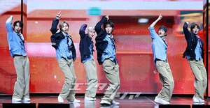 【フォト】RIIZE、ミュージカルのようなステージ