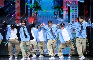 【フォト】RIIZE、ミュージカルのようなステージ