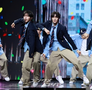 【フォト】RIIZE、ミュージカルのようなステージ