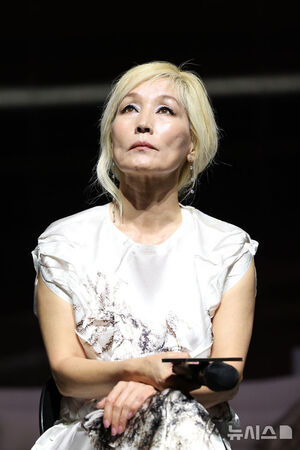 【フォト】韓国国立劇団の舞台『ヘッダ・ガーブレル』主演イ・ヘヨン×演出パク・ジョンヒ