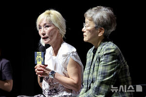 【フォト】韓国国立劇団の舞台『ヘッダ・ガーブレル』主演イ・ヘヨン×演出パク・ジョンヒ