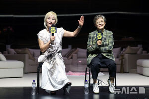 【フォト】韓国国立劇団の舞台『ヘッダ・ガーブレル』主演イ・ヘヨン×演出パク・ジョンヒ