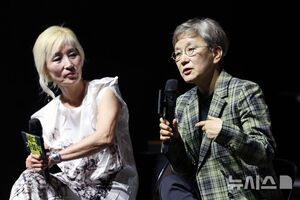 【フォト】韓国国立劇団の舞台『ヘッダ・ガーブレル』主演イ・ヘヨン×演出パク・ジョンヒ