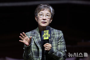 【フォト】韓国国立劇団の舞台『ヘッダ・ガーブレル』主演イ・ヘヨン×演出パク・ジョンヒ