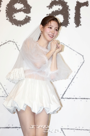 【フォト】i-dleミヨン　清純な美しさ