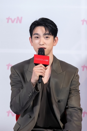 【フォト】パク・ボヨン×パク・ジニョン×リュ・ギョンス主演『未知のソウル』制作発表会