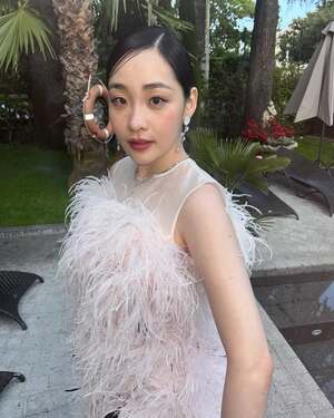 【フォト】清純さを抜け出し魅惑的な美しさのキム・ミンハ…カンヌ映画祭でまばゆいビジュアル披露