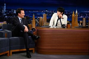 BTSジン 米NBC『ザ・トゥナイト・ショー』出演…楽しくアドリブ司会