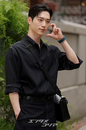 【フォト】彫刻ビジュアル誇るソ・ガンジュン、甘いポーズに視線集中