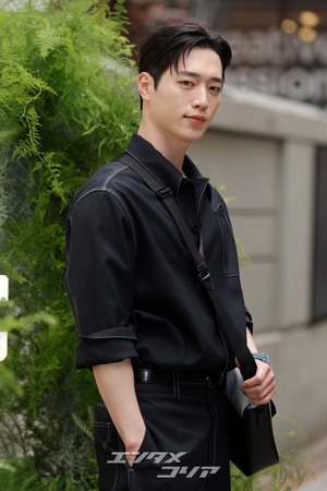 【フォト】彫刻ビジュアル誇るソ・ガンジュン、甘いポーズに視線集中