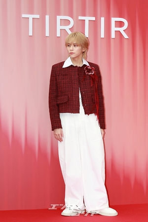 【フォト】山下幸輝「ダンディーに決めポーズ」