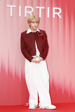 【フォト】山下幸輝「ダンディーに決めポーズ」