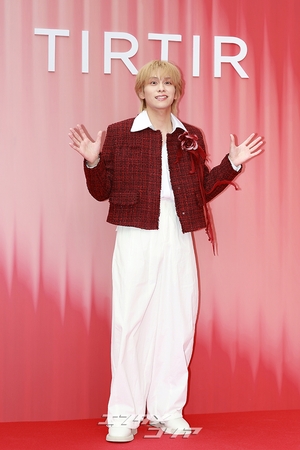 【フォト】山下幸輝「ダンディーに決めポーズ」