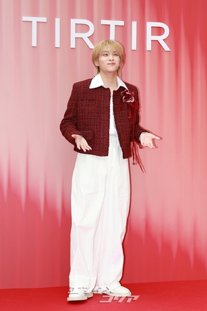 【フォト】山下幸輝「ダンディーに決めポーズ」