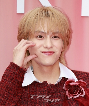 【フォト】山下幸輝「ダンディーに決めポーズ」