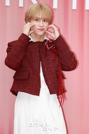 【フォト】山下幸輝「ダンディーに決めポーズ」