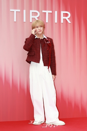 【フォト】山下幸輝「ダンディーに決めポーズ」