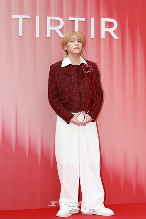 【フォト】山下幸輝「ダンディーに決めポーズ」