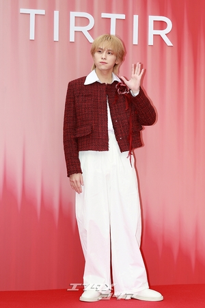 【フォト】山下幸輝「ダンディーに決めポーズ」