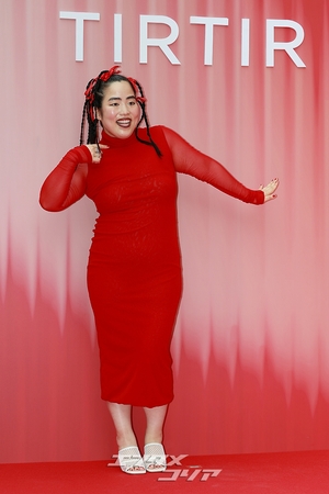 【フォト】ゆりやんレトリィバァ「迫力満点のポーズ」