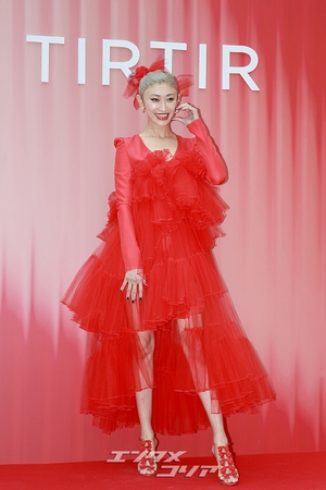 【フォト】山田優「真っ赤なドレスで華やかに」