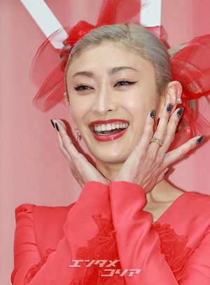 【フォト】山田優「真っ赤なドレスで華やかに」