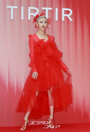 【フォト】山田優「真っ赤なドレスで華やかに」