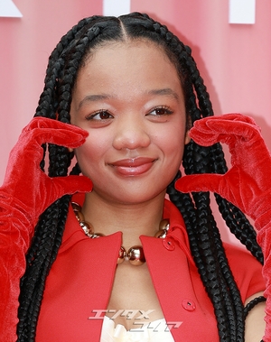 【フォト】トヨミ・ジャミラ「魅惑のブレイズヘア」