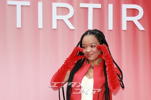 【フォト】トヨミ・ジャミラ「魅惑のブレイズヘア」