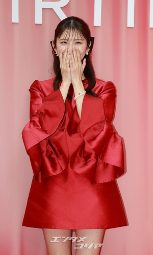 【フォト】鈴木ゆうか「レッドの女神」