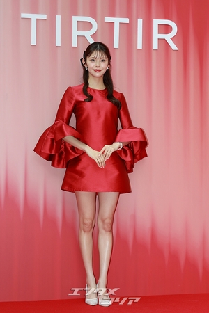 【フォト】鈴木ゆうか「レッドの女神」