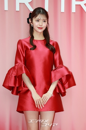 【フォト】鈴木ゆうか「レッドの女神」