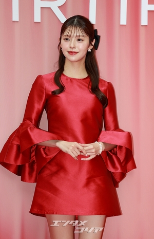 【フォト】鈴木ゆうか「レッドの女神」