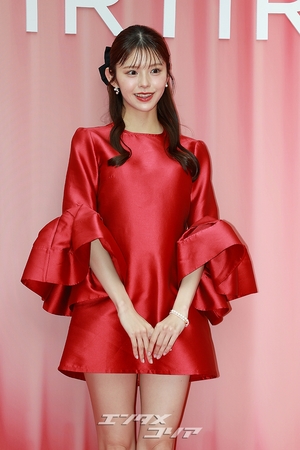 【フォト】鈴木ゆうか「レッドの女神」