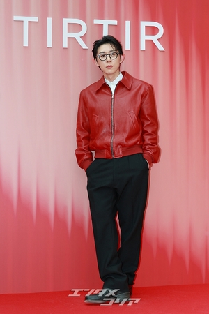 【フォト】Code Kunst「おしゃれにポーズ」