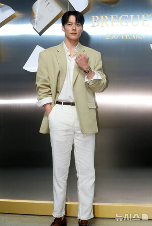 【フォト】チャン・ギヨン、モデル出身らしい堂々とした姿