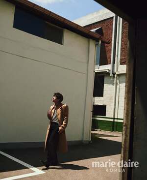 【フォト】シンガーソングライターのイ・ムジン「大人のムード」放つグラビア公開