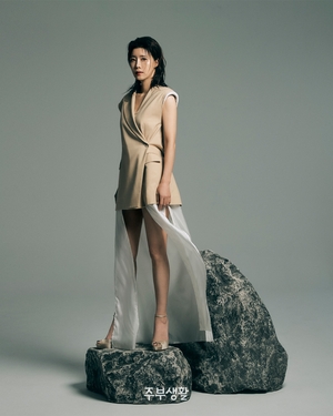 【フォト】49歳ユソン『主婦生活』表紙登場…大胆な衣装も