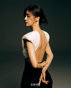 【フォト】49歳ユソン『主婦生活』表紙登場…大胆な衣装も