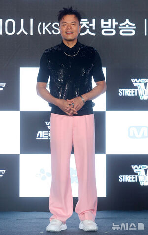 【フォト】『WORLD OF STREET WOMAN FIGHTER』の審査員に就任したJ.Y. Park