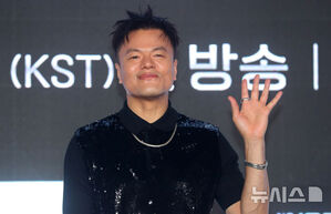 【フォト】『WORLD OF STREET WOMAN FIGHTER』の審査員に就任したJ.Y. Park